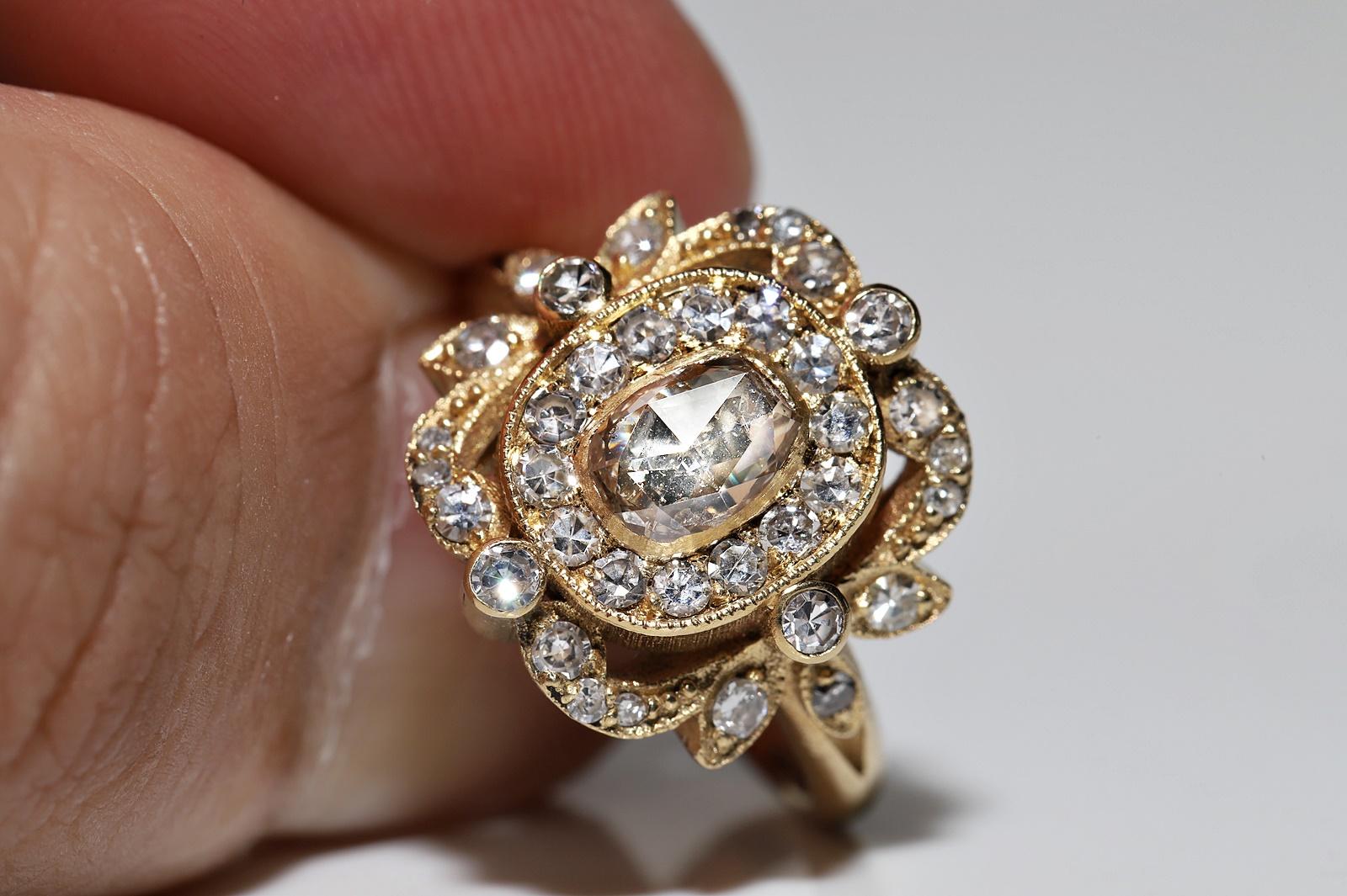 New Made 18k Gold Natural Diamond Decorated Pretty Ring  For Sale 3