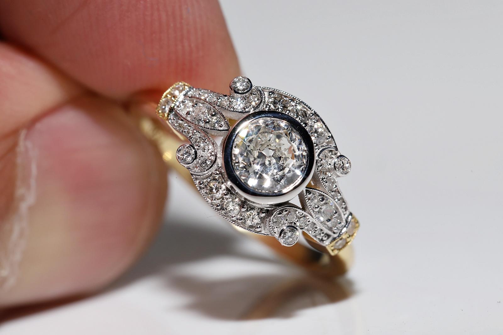 Jolie bague en or 18k ornée de diamants naturels, de fabrication récente en vente 3