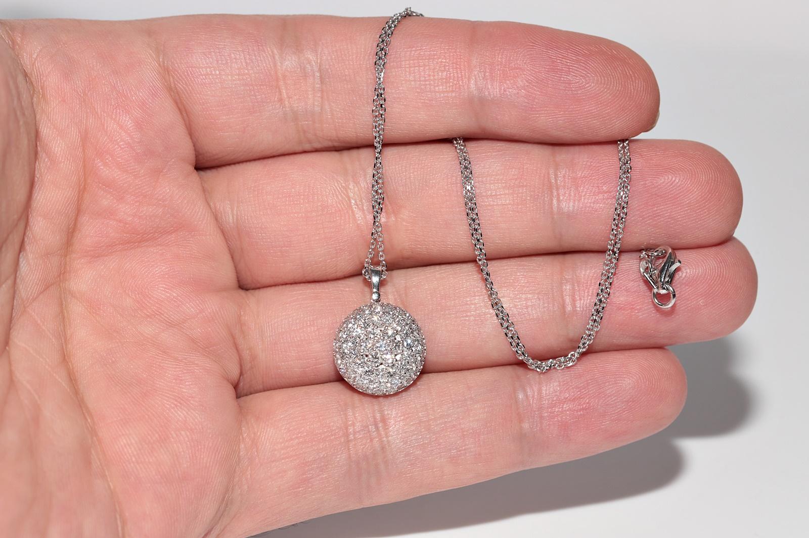 New Made Collier pendentif en or 18k orné de diamants naturels de forme ronde en vente 4