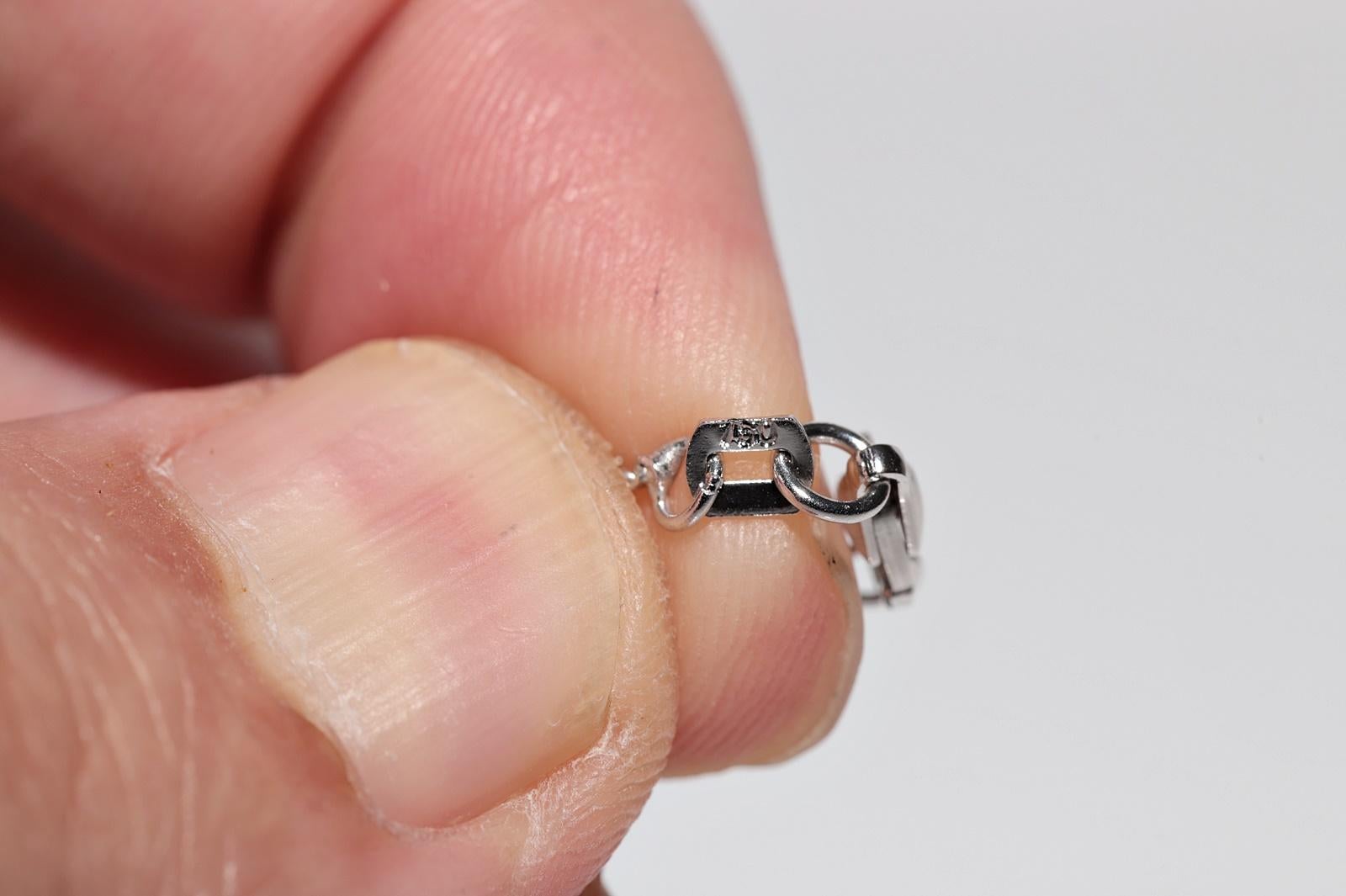 New Made Collier pendentif en or 18k orné de diamants naturels de forme ronde en vente 5