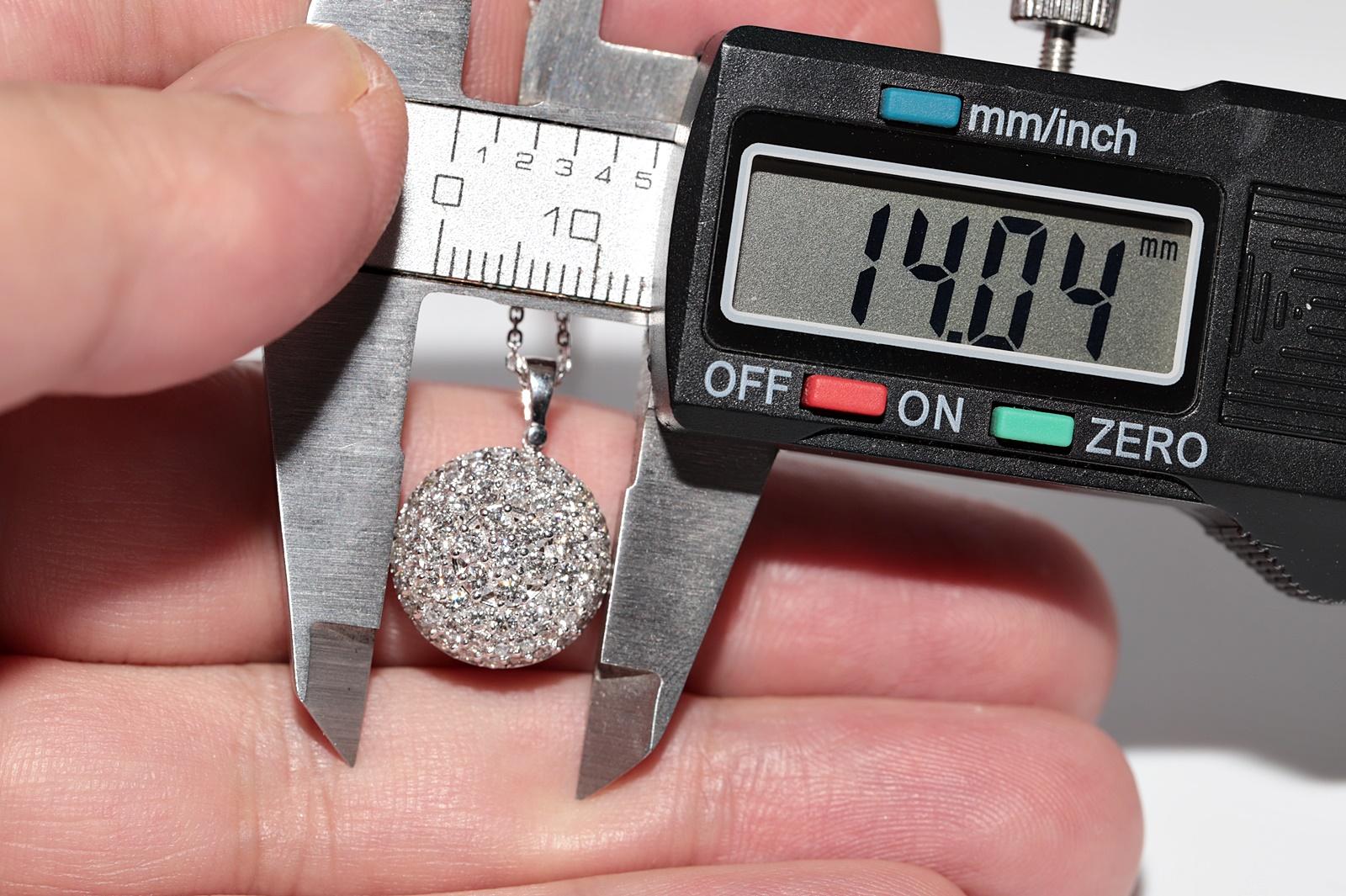 New Made Collier pendentif en or 18k orné de diamants naturels de forme ronde en vente 6