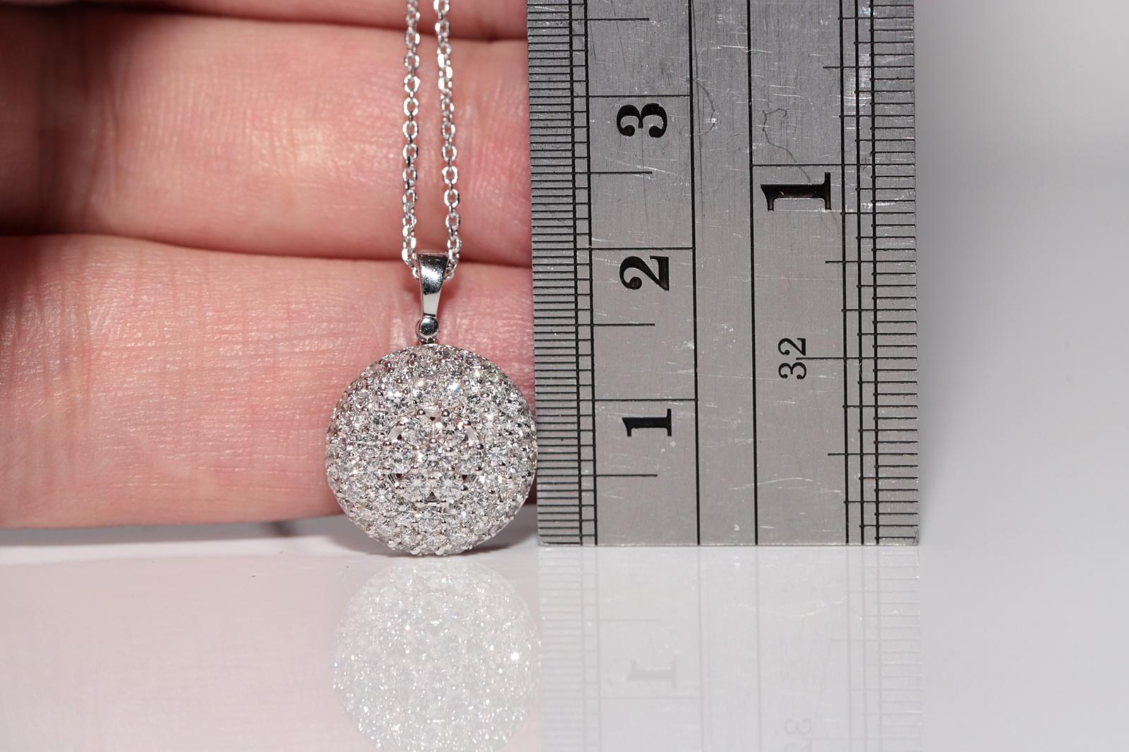 En très bon état.
Le poids total est de 5 grammes.
Au total, un diamant de 1,15 ct.
Le diamant est de couleur F-G et de pureté vvs-vs.
La longueur totale de la chaîne est de 42 cm.
N'hésitez pas à nous contacter pour toute question.