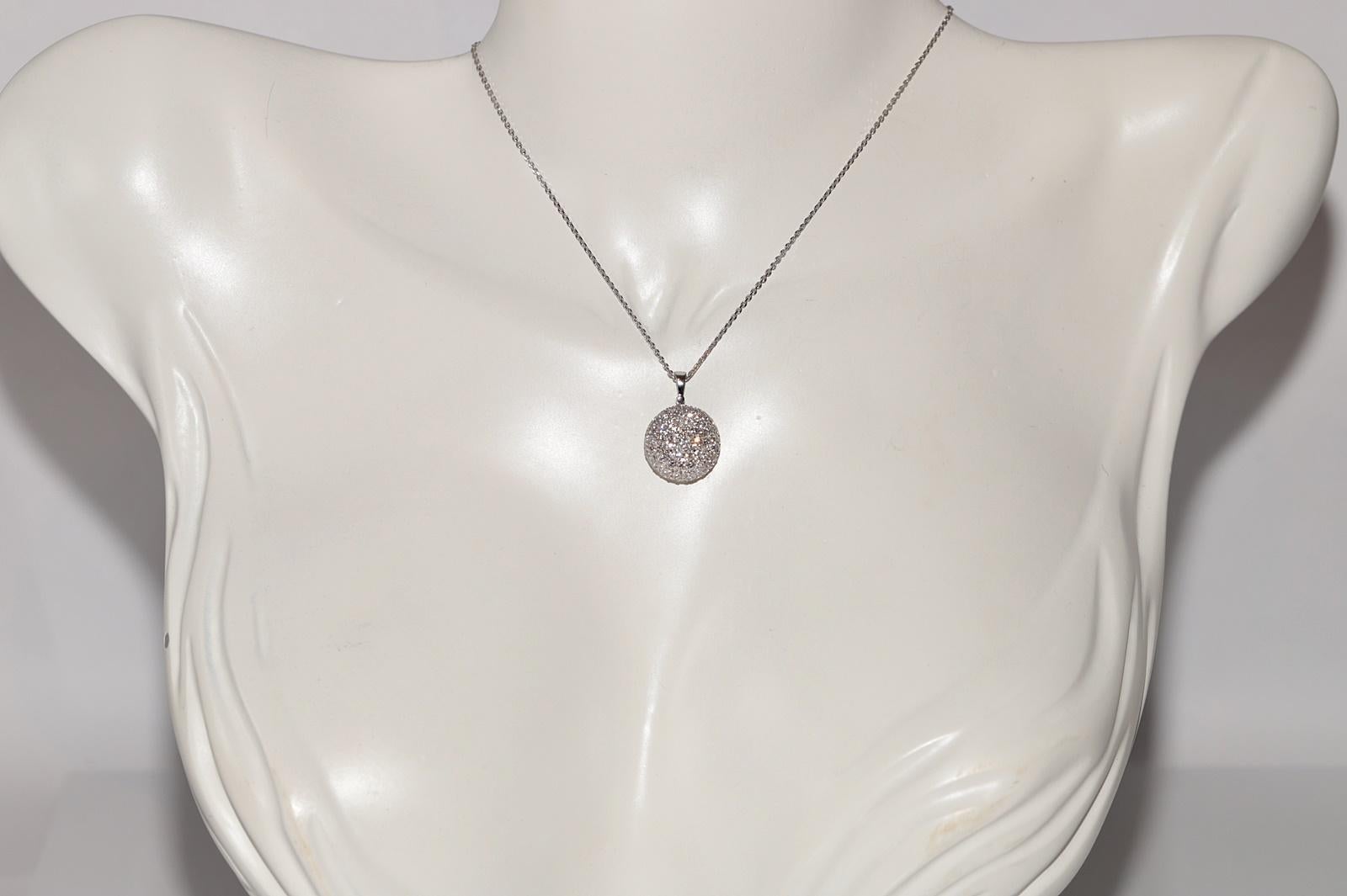 Taille brillant New Made Collier pendentif en or 18k orné de diamants naturels de forme ronde en vente