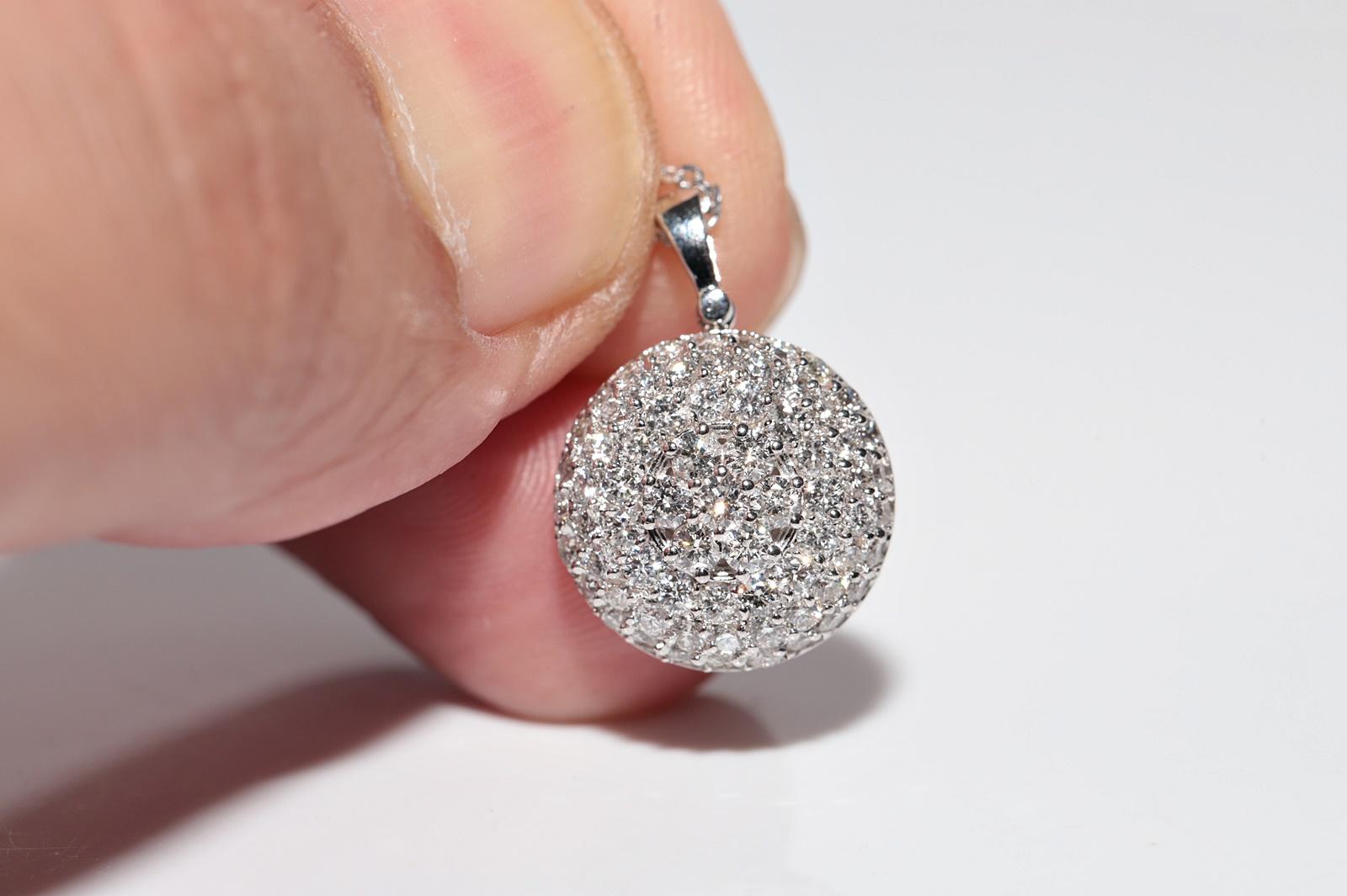 New Made Collier pendentif en or 18k orné de diamants naturels de forme ronde en vente 1