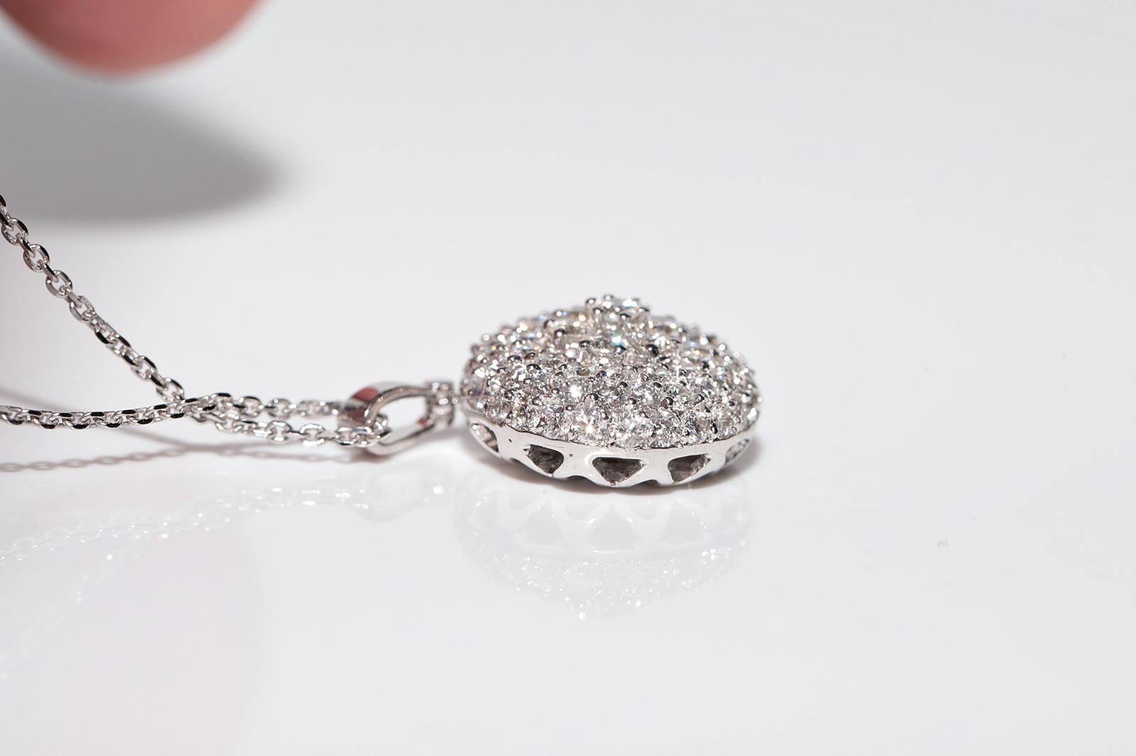 New Made Collier pendentif en or 18k orné de diamants naturels de forme ronde en vente 2