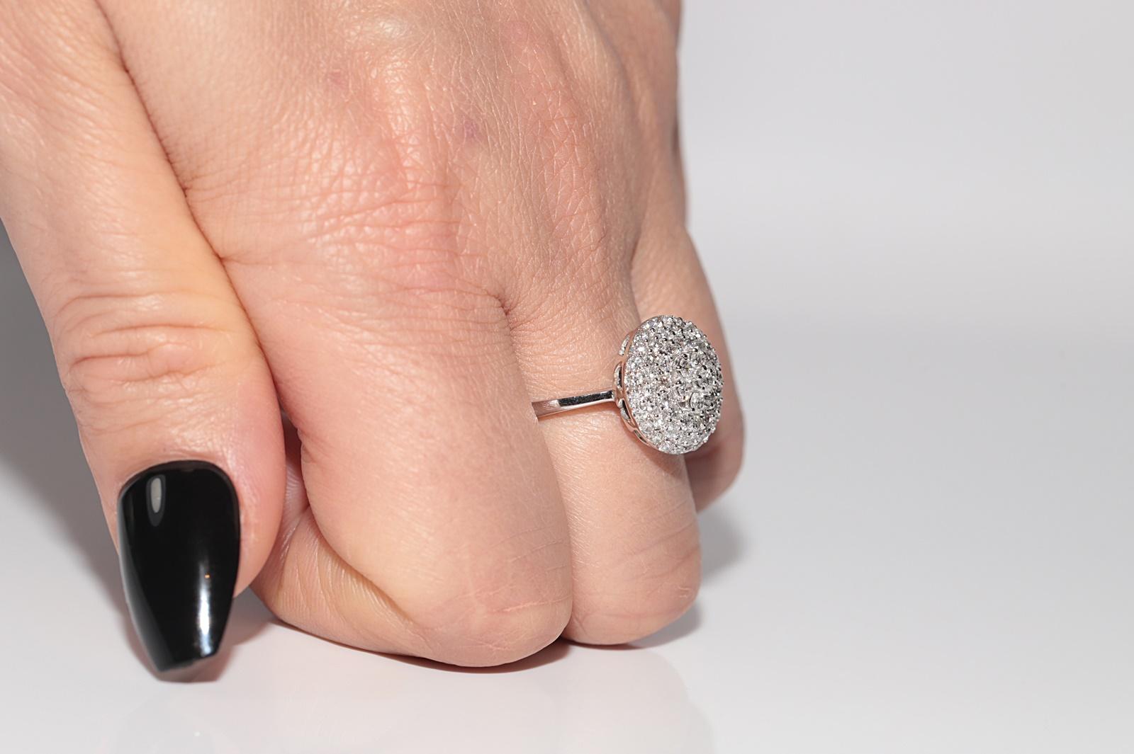 Anillo Bonito Estilo Redondo Decorado con Diamantes Naturales de Oro de 18k de Nueva Fabricación en venta 9