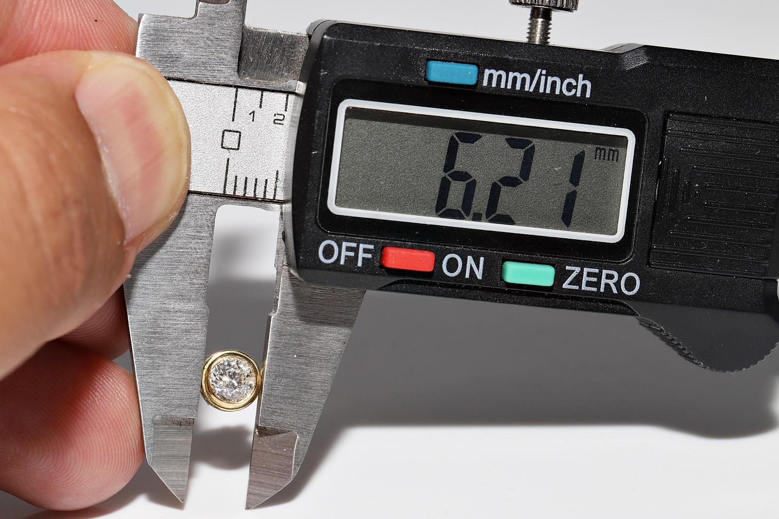 New Made Boucle d'oreille solitaire en or 18k ornée de diamants naturels en vente 4