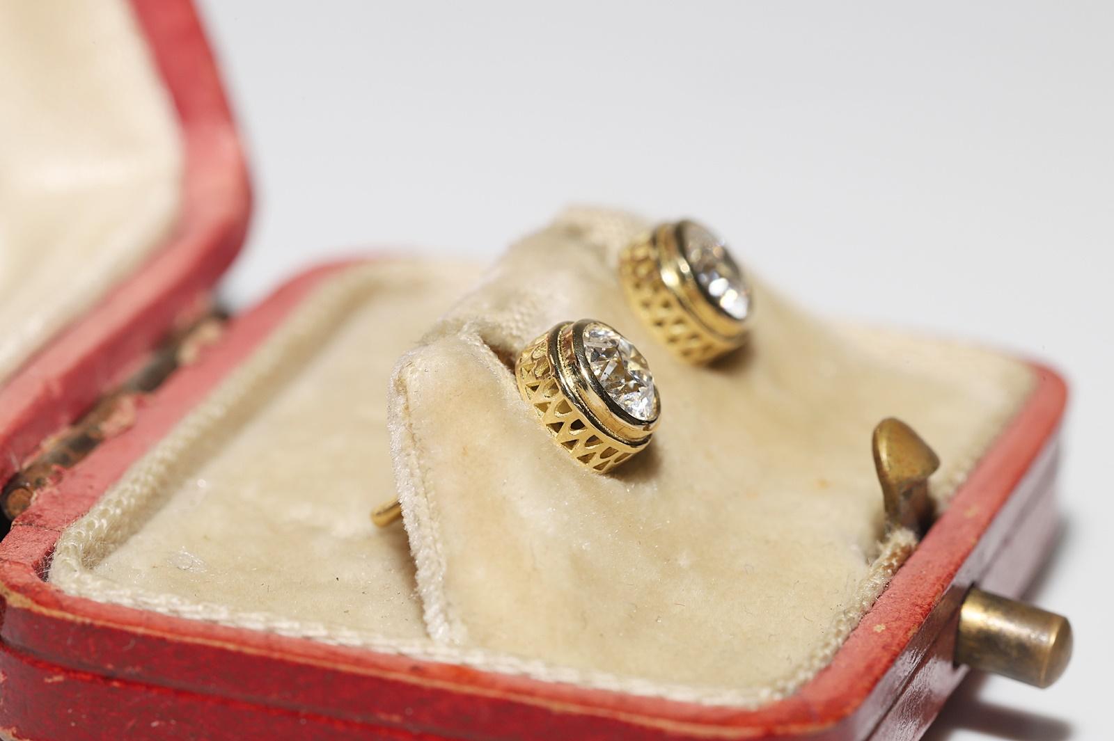 Moderne New Made Boucle d'oreille solitaire en or 18k ornée de diamants naturels en vente