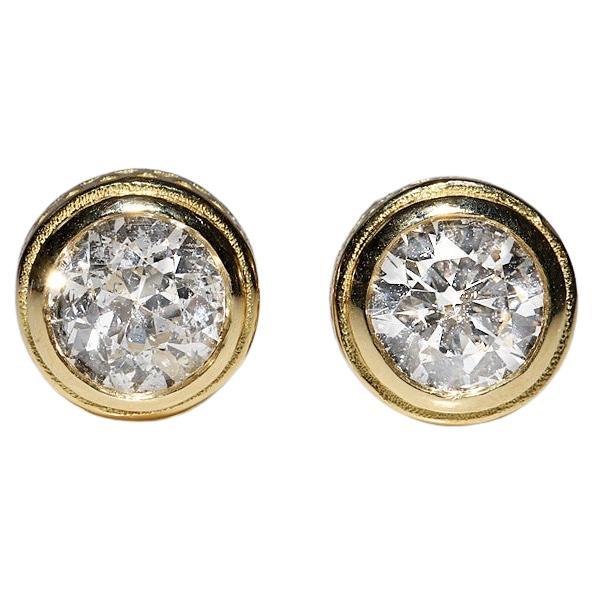 New Made 18k Gold Natural Diamond Decorated Solitaire Earring For Sale