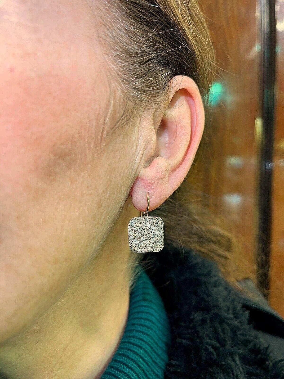 In sehr gutem Zustand...
Gesamtgewicht 8,6 Gramm...
Diamant insgesamt 3,58 Karat.
Säure getestet, um 18k echtes Gold zu sein.
Klarheit ist Diamant G-H-I-J Farbe und vvs-vs-s1-s2...
Bitte kontaktieren Sie uns bei Fragen...