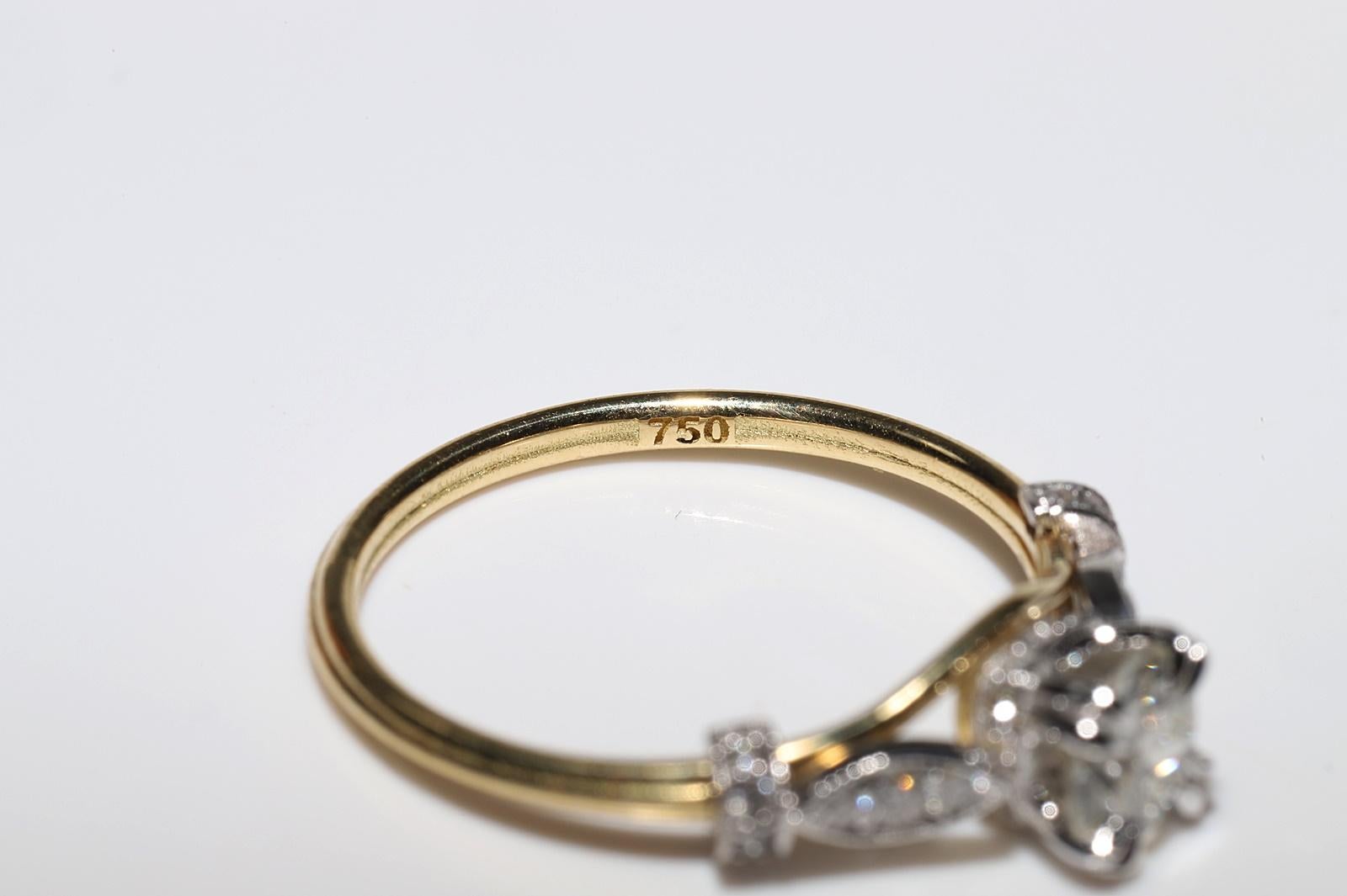 Anello nuziale decorato con diamanti naturali in oro 18k di nuova produzione in vendita 2