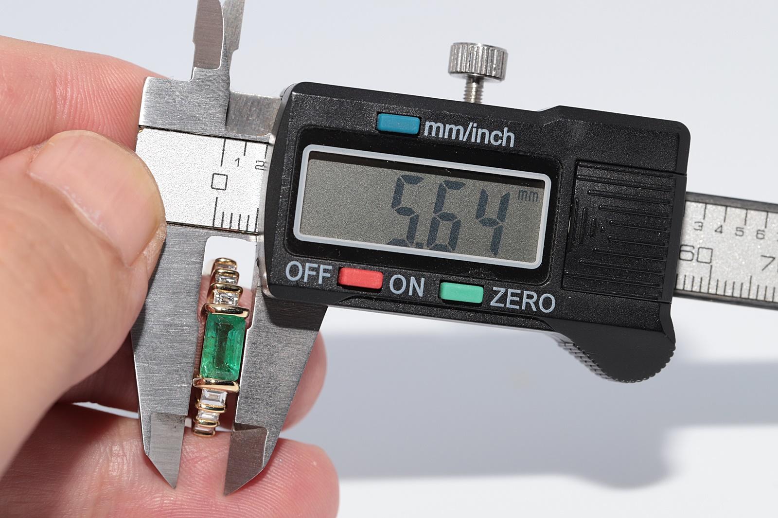 New Made 18k Gold natürlichen Smaragd und Baguette-Schliff Diamant dekoriert Ring im Angebot 6