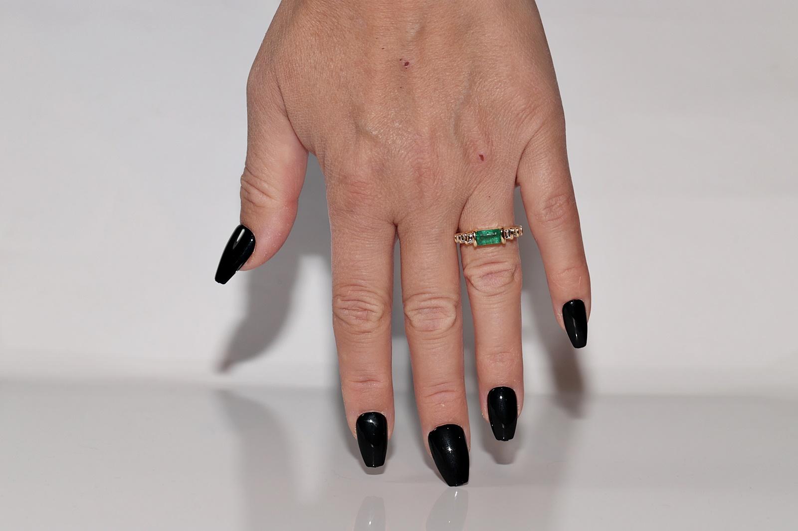 New Made 18k Gold natürlichen Smaragd und Baguette-Schliff Diamant dekoriert Ring im Angebot 7