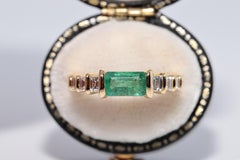 New Made 18k Gold Natural Emerald And Baguette Cut Diamond Decorated Ring