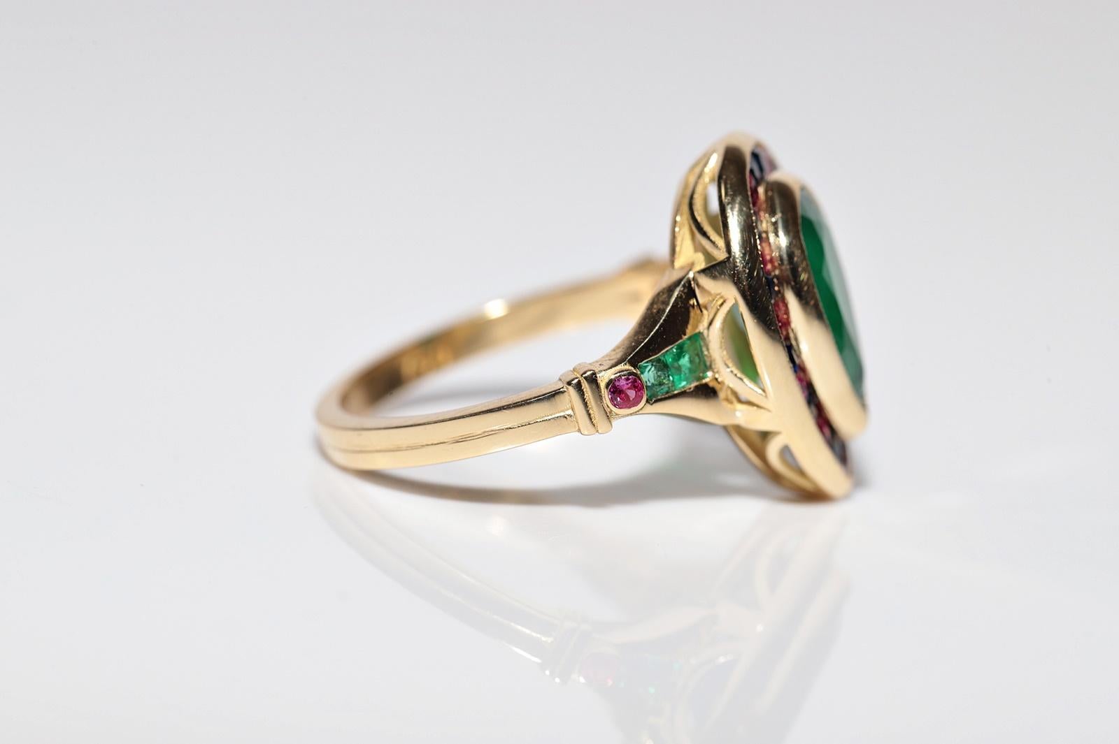 Neuer Ring aus 18 Karat Gold mit natürlichem Smaragd und Saphir im Kaliberschliff und Rubin im Angebot 4