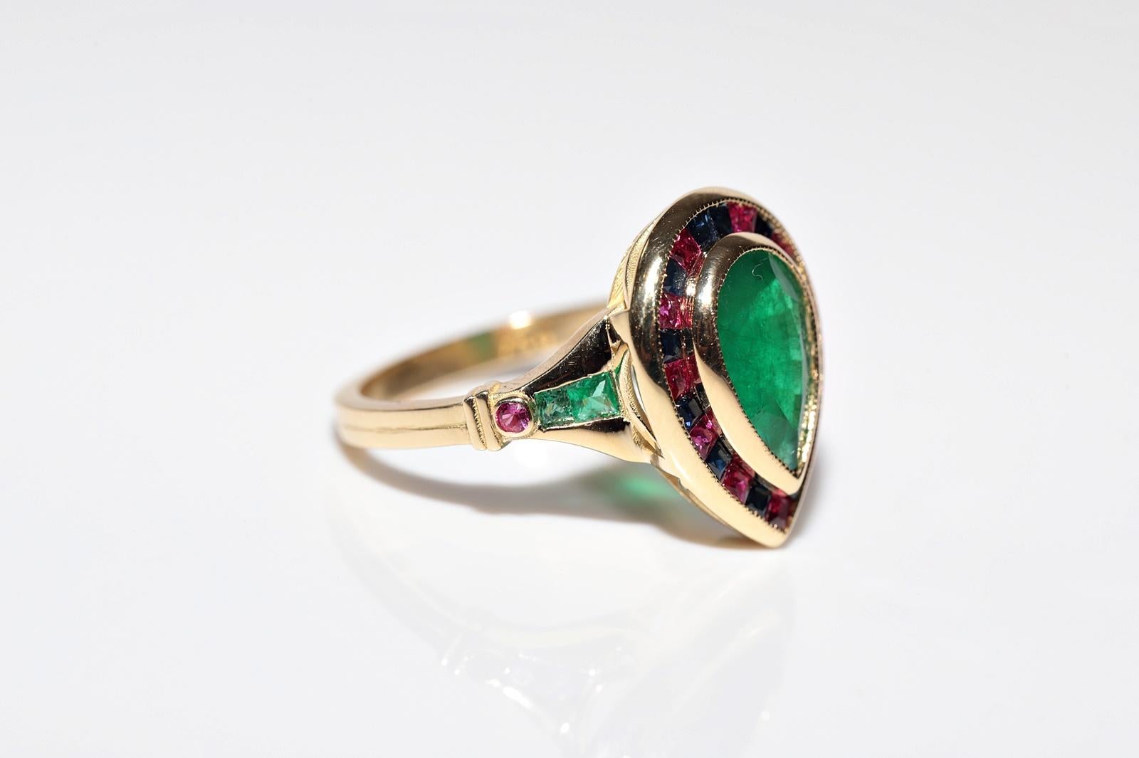 Neuer Ring aus 18 Karat Gold mit natürlichem Smaragd und Saphir im Kaliberschliff und Rubin im Angebot 7