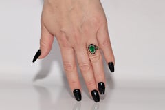 Neuer Ring aus 18 Karat Gold mit natürlichem Smaragd und Saphir im Kaliberschliff und Rubin