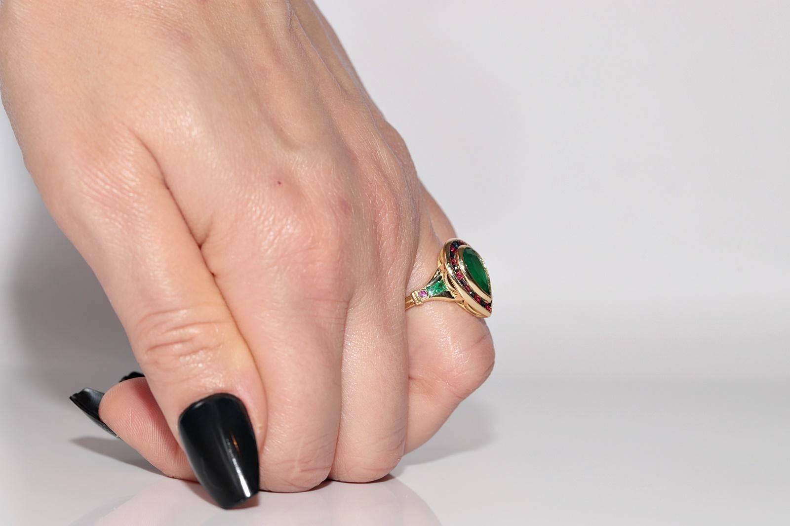 Neuer Ring aus 18 Karat Gold mit natürlichem Smaragd und Saphir im Kaliberschliff und Rubin im Zustand „Neu“ im Angebot in Fatih/İstanbul, 34