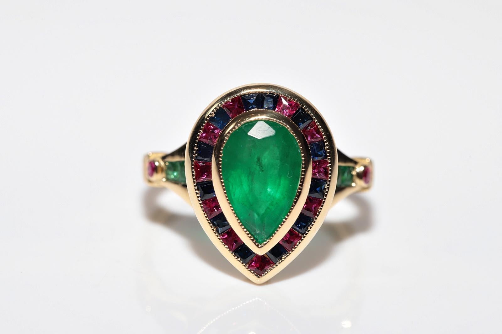 Neuer Ring aus 18 Karat Gold mit natürlichem Smaragd und Saphir im Kaliberschliff und Rubin im Angebot 2