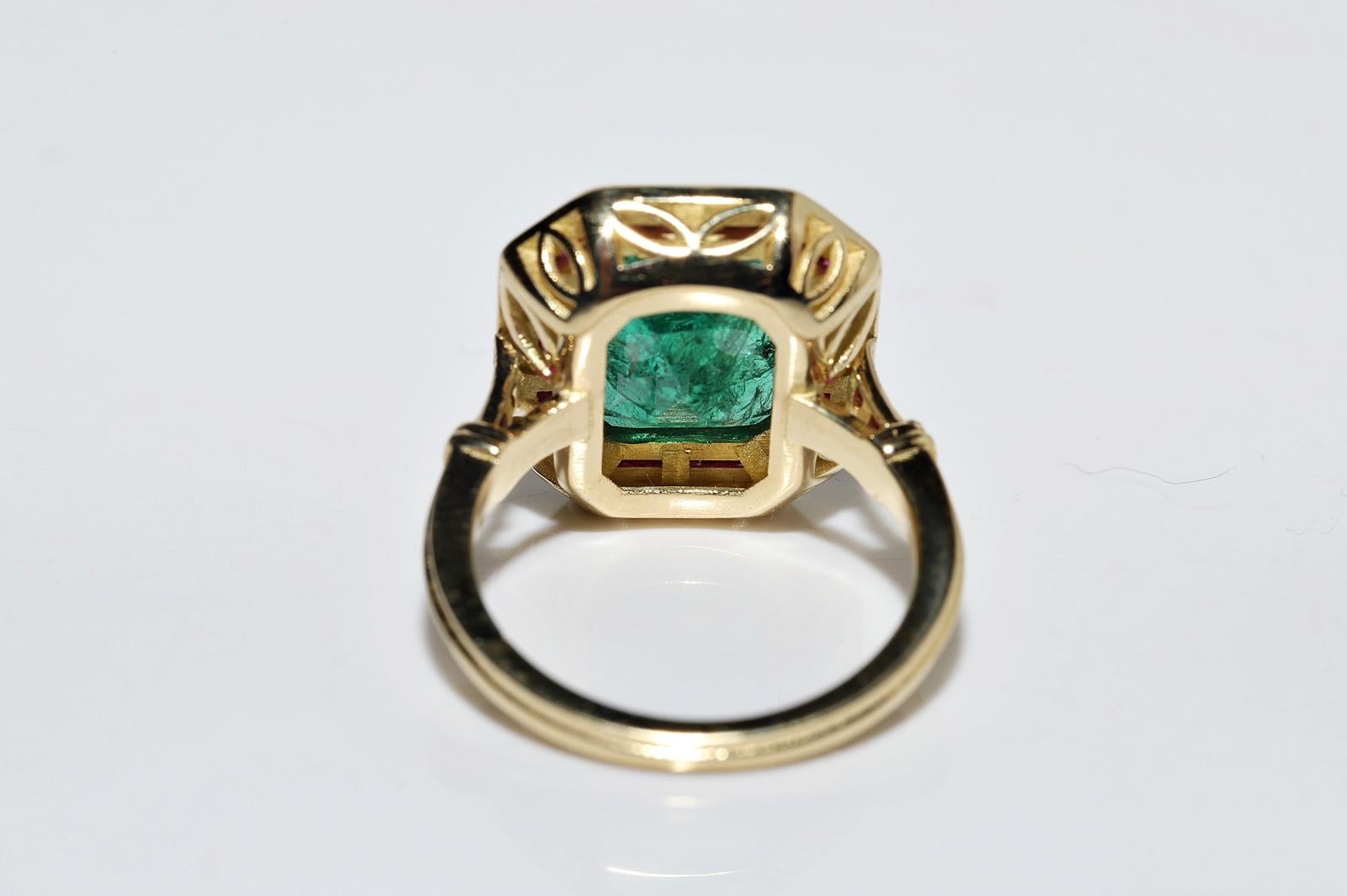 New Made 18k Gold Natural Emerald And Caliber Ruby Decorated Ring For Sale 4