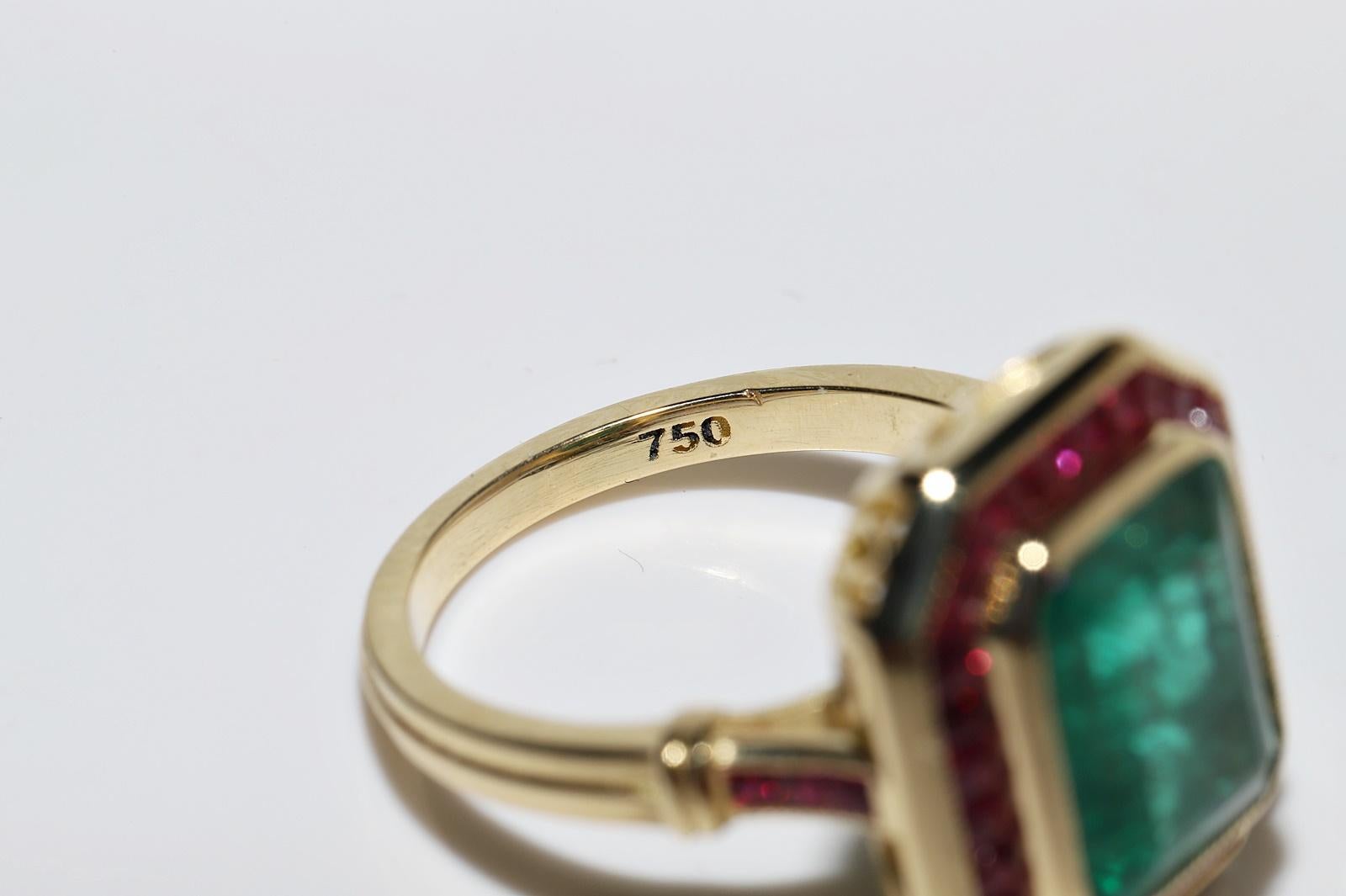 New Made 18k Gold Natural Emerald And Caliber Ruby Decorated Ring For Sale 5