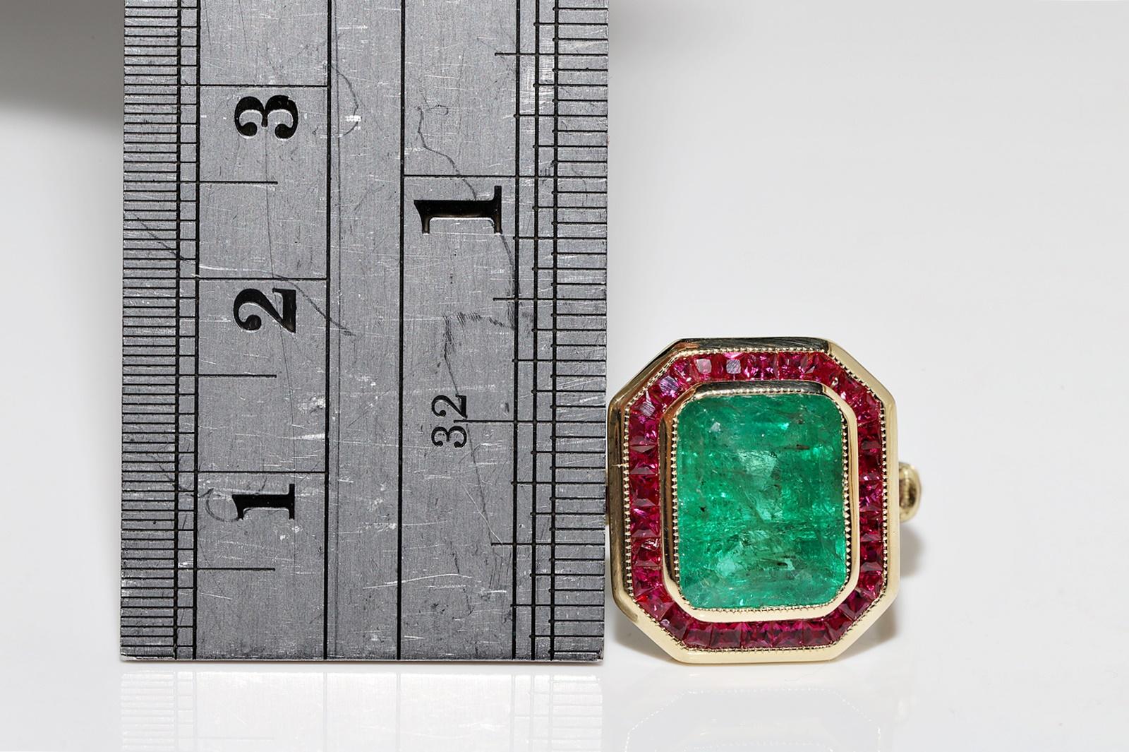 New Made 18k Gold Natural Emerald And Caliber Ruby Decorated Ring For Sale 6