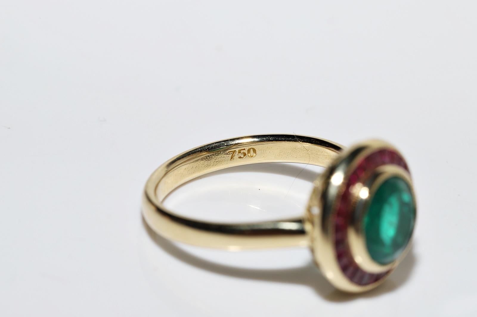 New Made 18k Gold Natural Emerald And Caliber Ruby  Decorated Ring  For Sale 6
