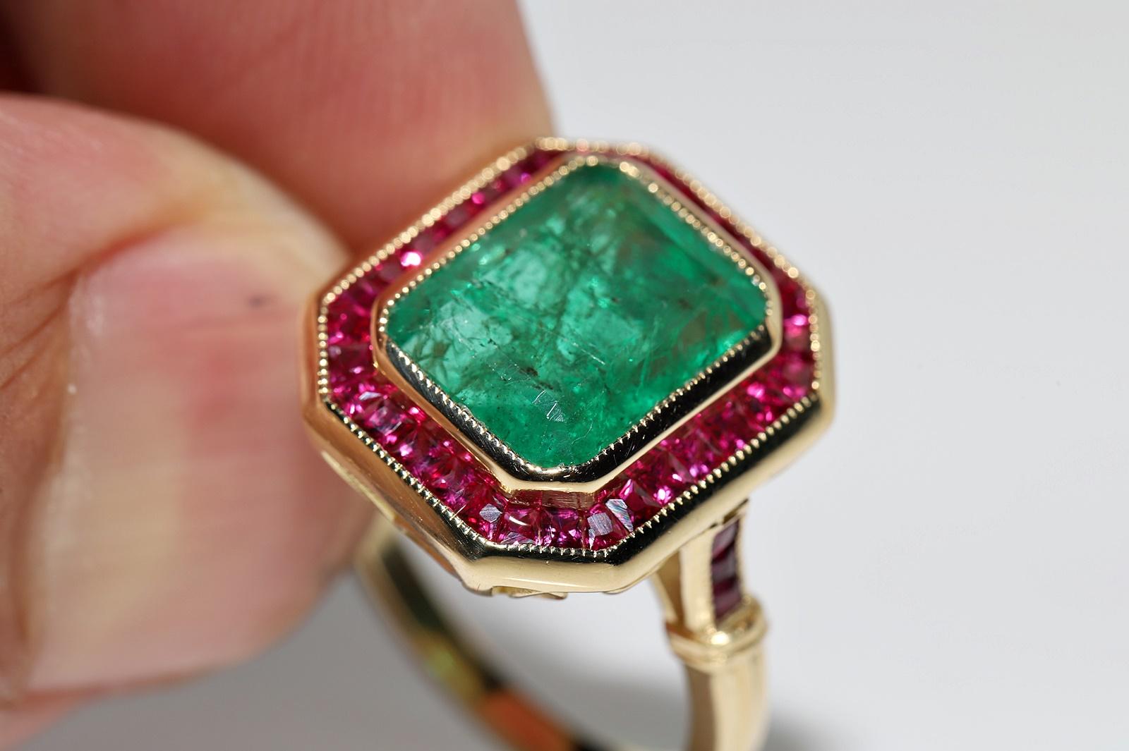 New Made 18k Gold Natural Emerald And Caliber Ruby Decorated Ring For Sale 9