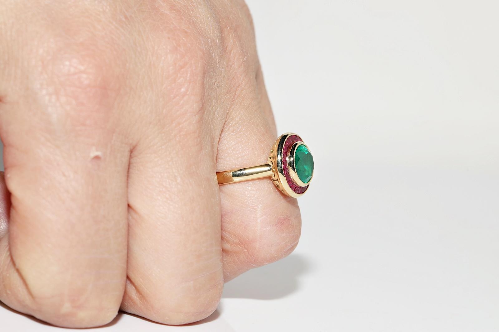 Neu Hergestellter 18 Karat Gold natürlicher Smaragd und Kaliber Rubin  Verzierter Ring  im Angebot 11