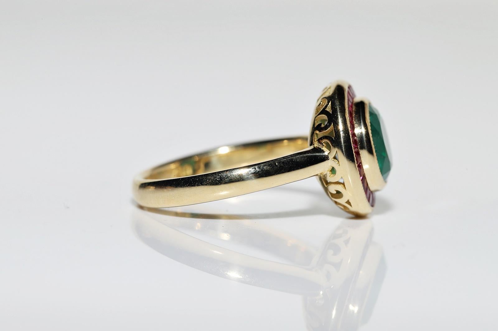 Neu Hergestellter 18 Karat Gold natürlicher Smaragd und Kaliber Rubin  Verzierter Ring  im Angebot 1
