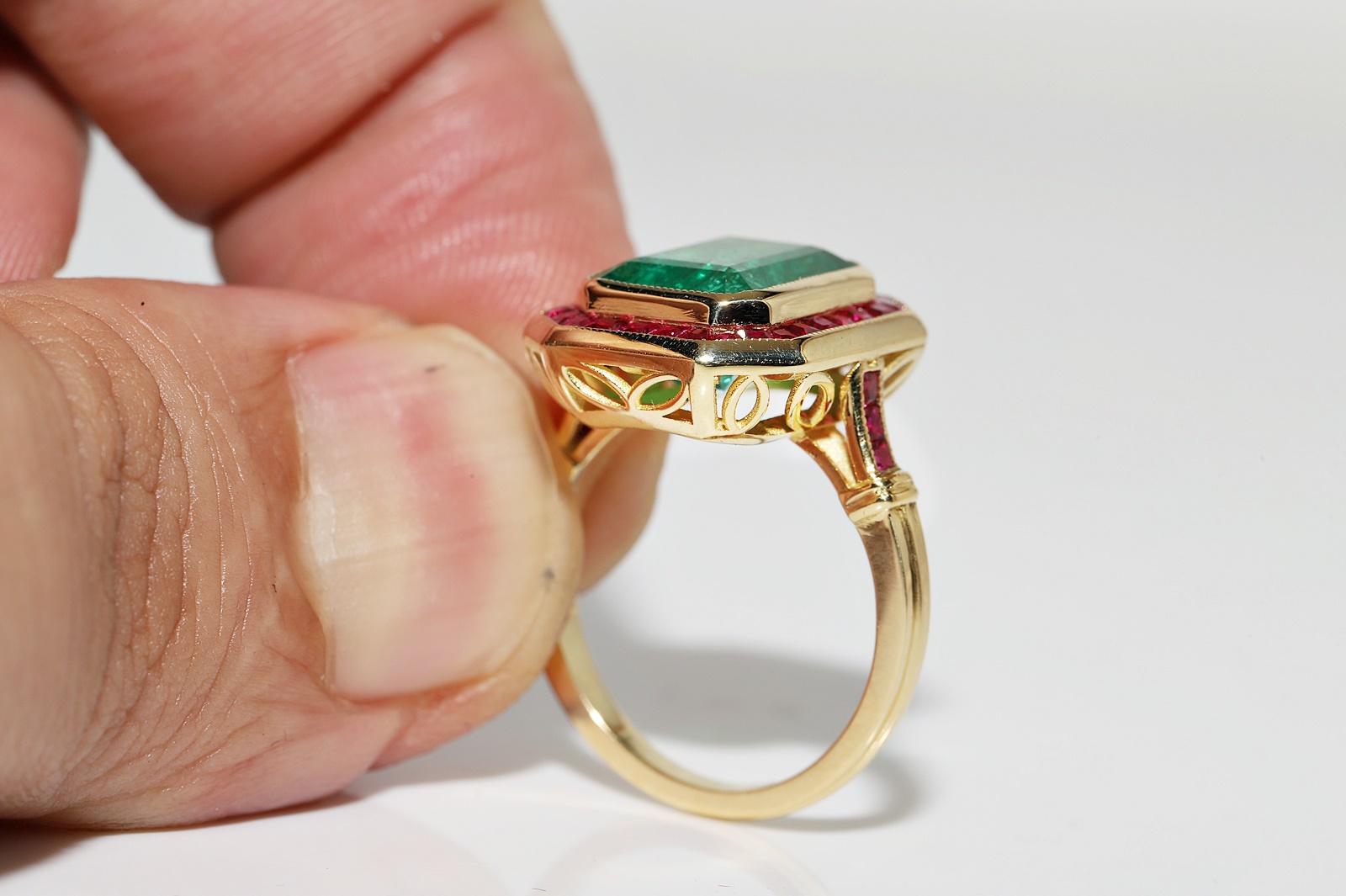 New Made 18k Gold Natural Emerald And Caliber Ruby Decorated Ring For Sale 2