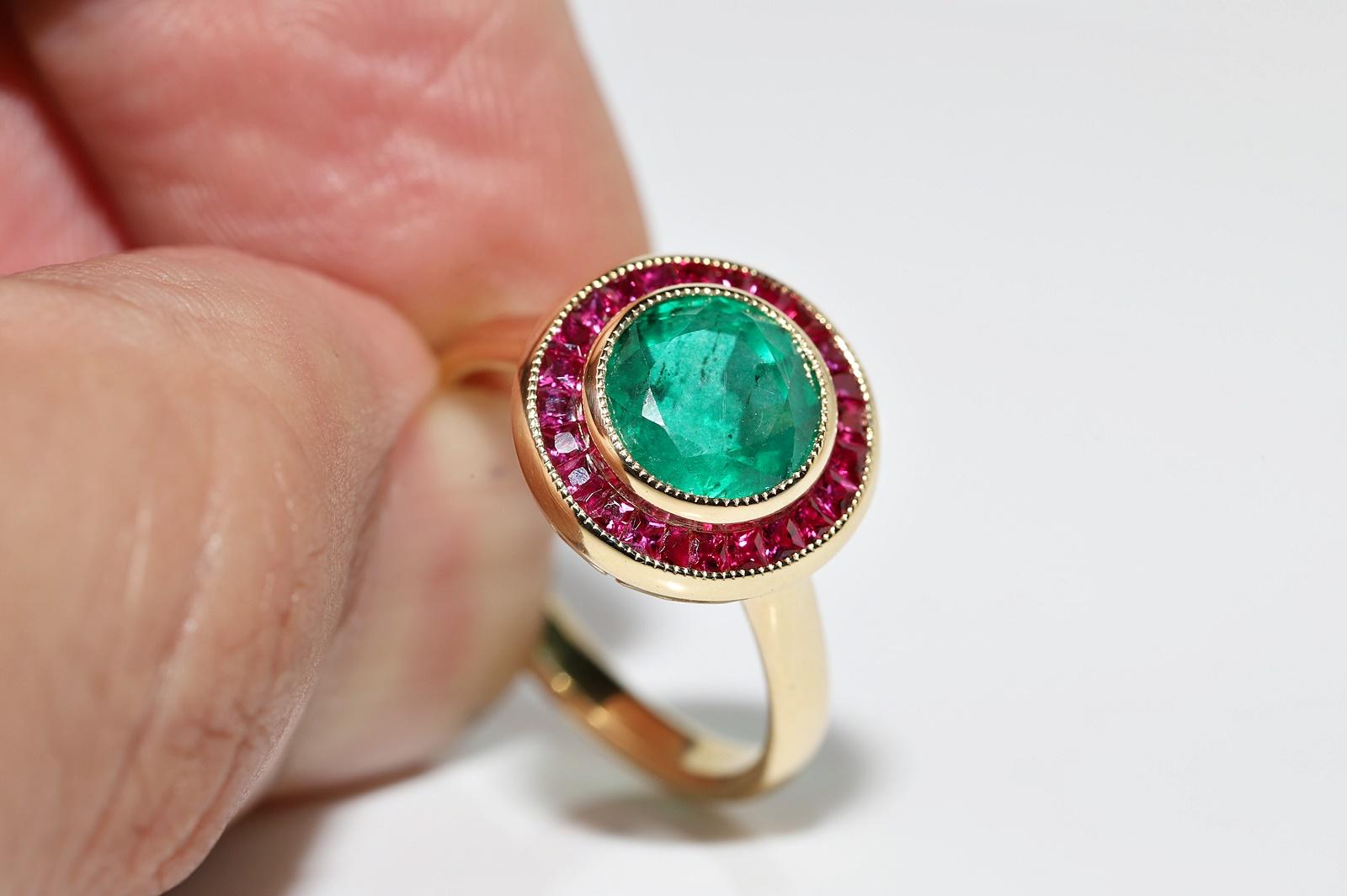 New Made 18k Gold Natural Emerald And Caliber Ruby  Decorated Ring  For Sale 2