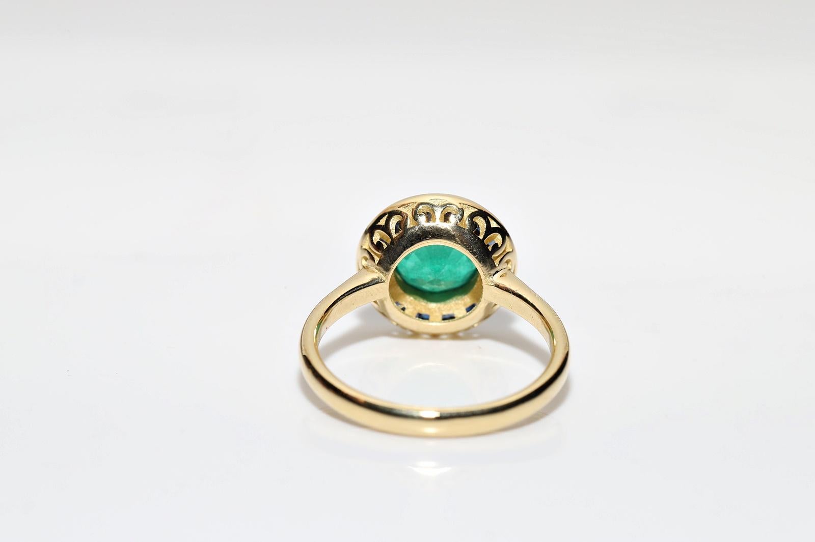 New Made 18k Gold Natural Emerald And Caliber Sapphire Decorated Ring For Sale 4
