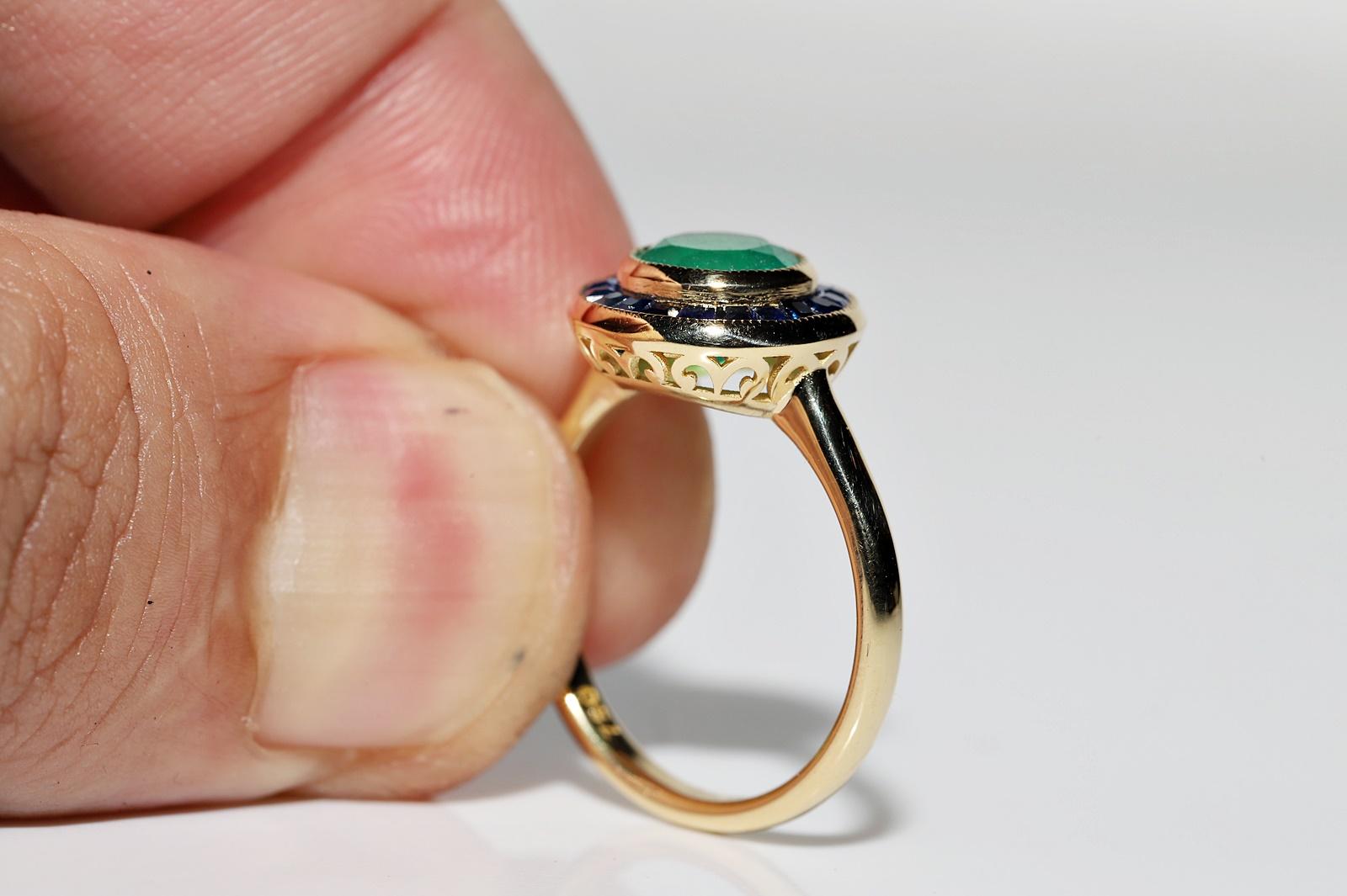 New Made 18k Gold Natural Emerald And Caliber Sapphire Decorated Ring For Sale 5