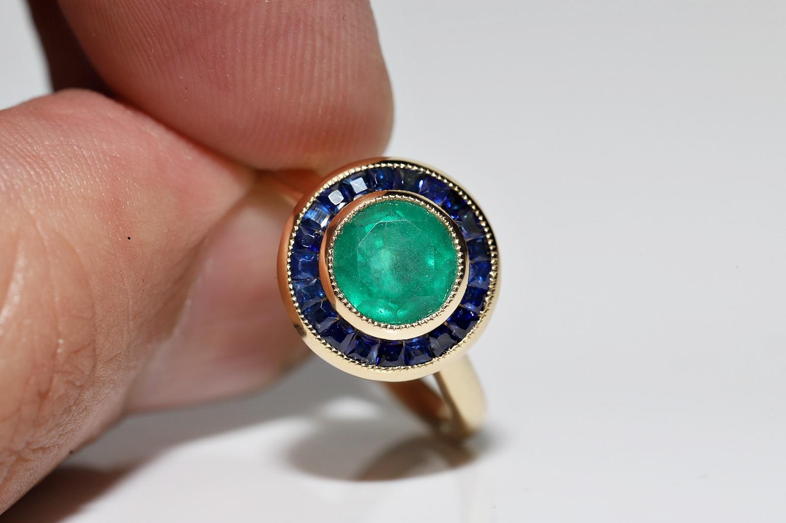 New Made 18k Gold Natural Emerald And Caliber Sapphire Decorated Ring For Sale 9