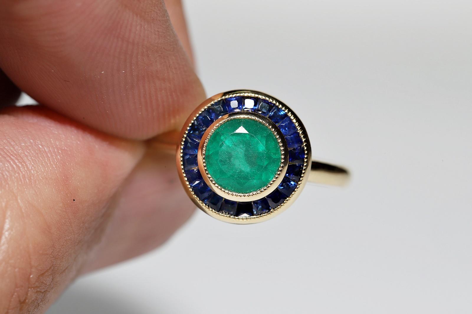 New Made 18k Gold Natural Emerald And Caliber Sapphire Decorated Ring For Sale 10