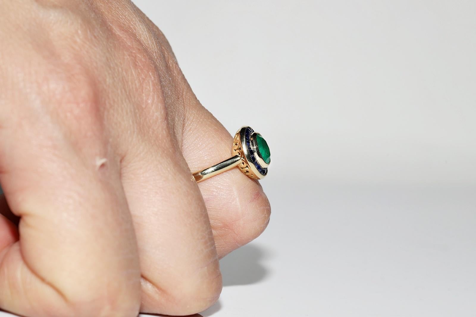 New Made 18k Gold Natural Emerald And Caliber Sapphire Decorated Ring For Sale 13