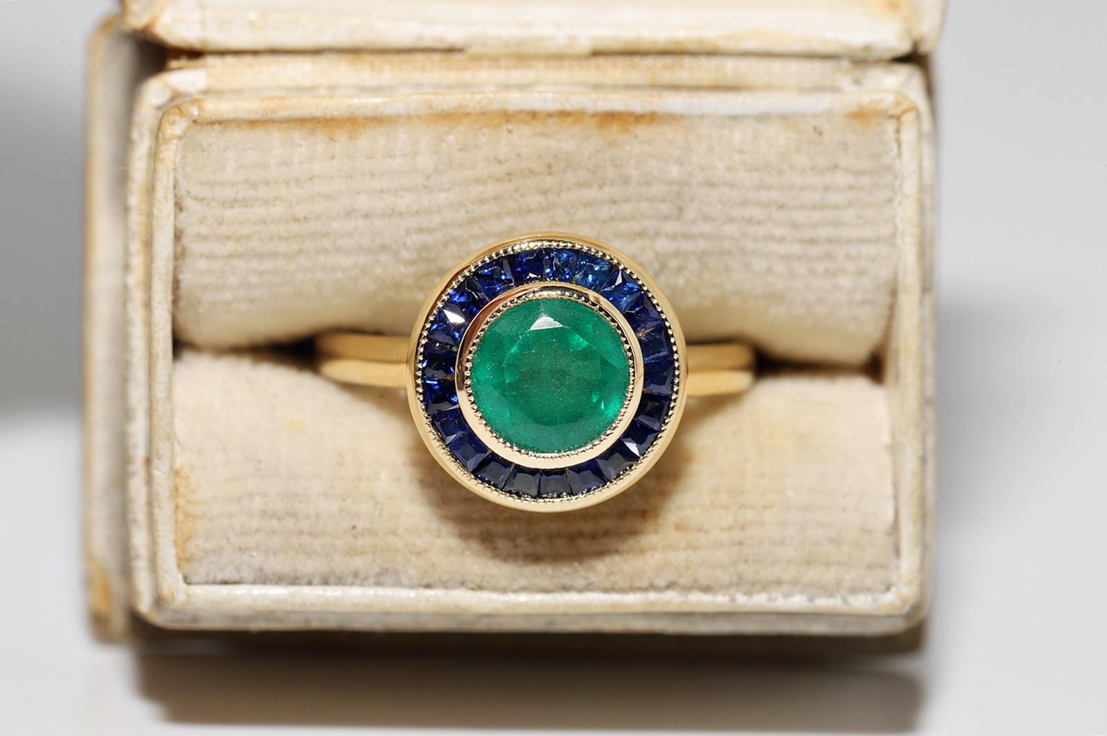 Modern New Made 18k Gold Natural Emerald And Caliber Sapphire Decorated Ring For Sale
