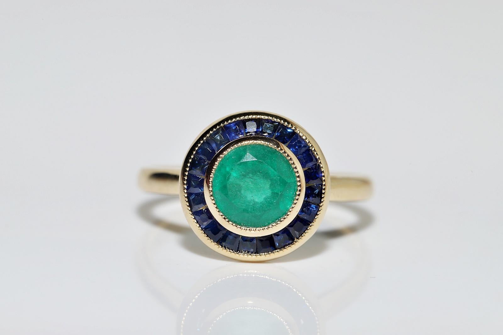 Round Cut New Made 18k Gold Natural Emerald And Caliber Sapphire Decorated Ring For Sale