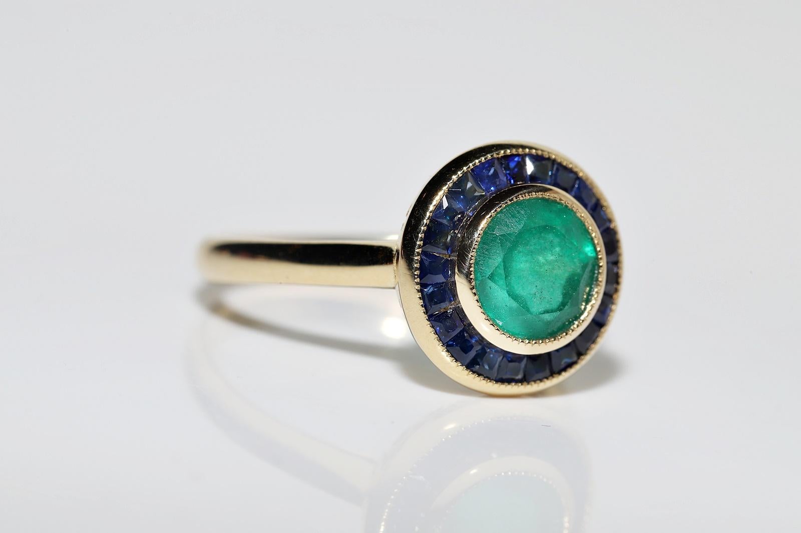 Women's New Made 18k Gold Natural Emerald And Caliber Sapphire Decorated Ring For Sale