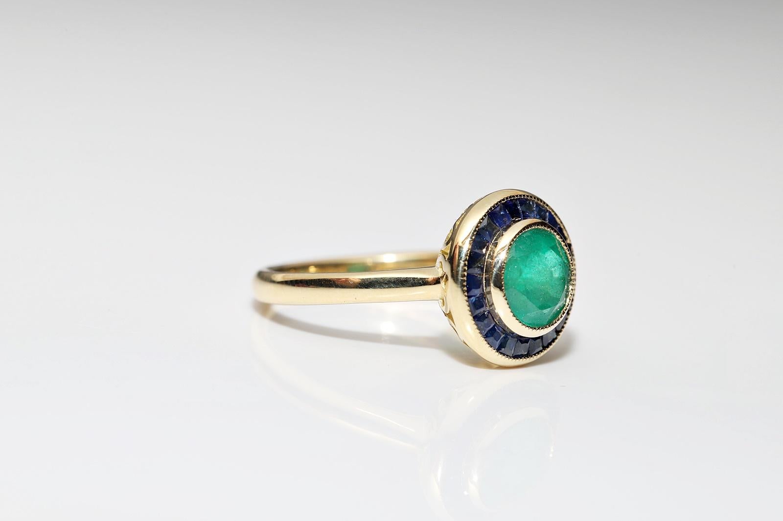 New Made 18k Gold Natural Emerald And Caliber Sapphire Decorated Ring For Sale 1