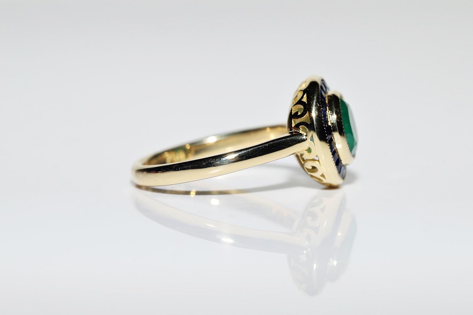 New Made 18k Gold Natural Emerald And Caliber Sapphire Decorated Ring For Sale 2
