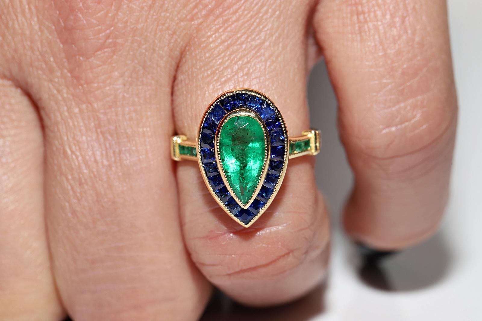 New Made 18k Gold Natural Emerald And Sapphire Decorated Drop Ring For Sale 14