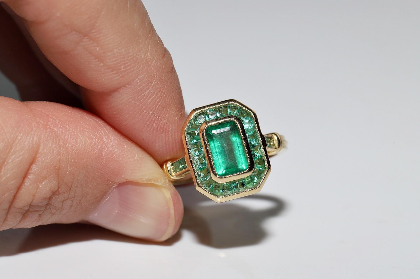 New Made 18k Gold Natural Emerald Decorated Amazing Square Style Ring For Sale 9