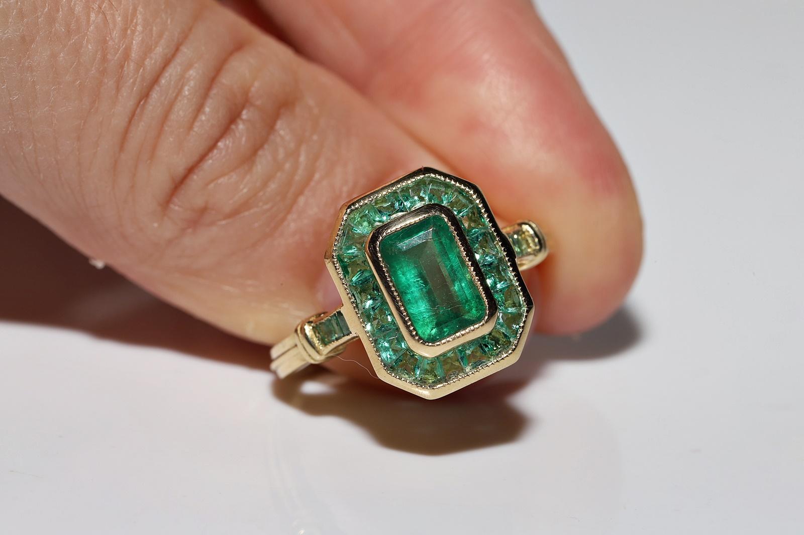 New Made 18k Gold Natural Emerald Decorated Amazing Square Style Ring For Sale 10