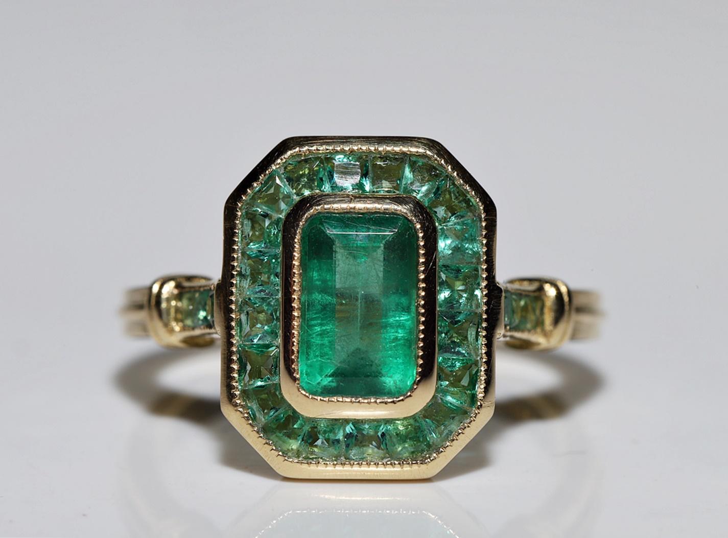 Square Cut New Made 18k Gold Natural Emerald Decorated Amazing Square Style Ring For Sale