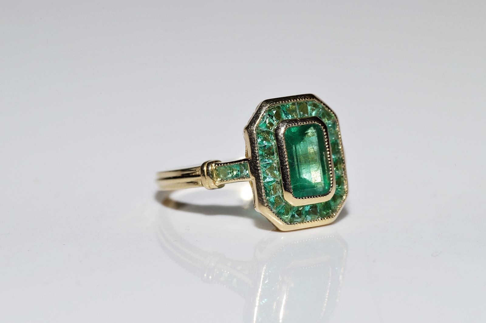 New Made 18k Gold Natural Emerald Decorated Amazing Square Style Ring In Good Condition For Sale In Fatih/İstanbul, 34