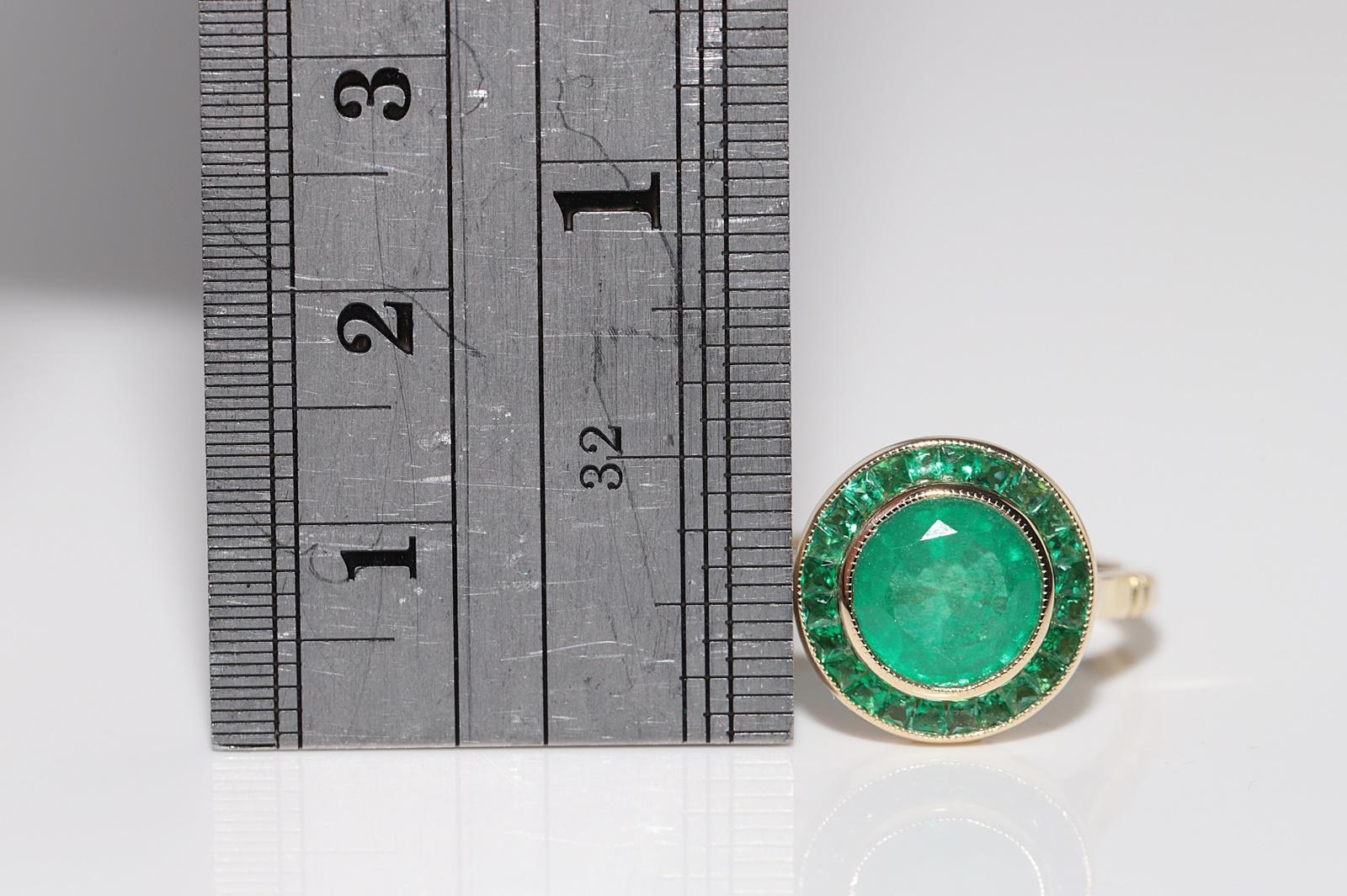 Neu Hergestellter 18k Gold Natürlicher Smaragd Dekorierter Solitär Ehering mit Smaragdverzierung im Angebot 5