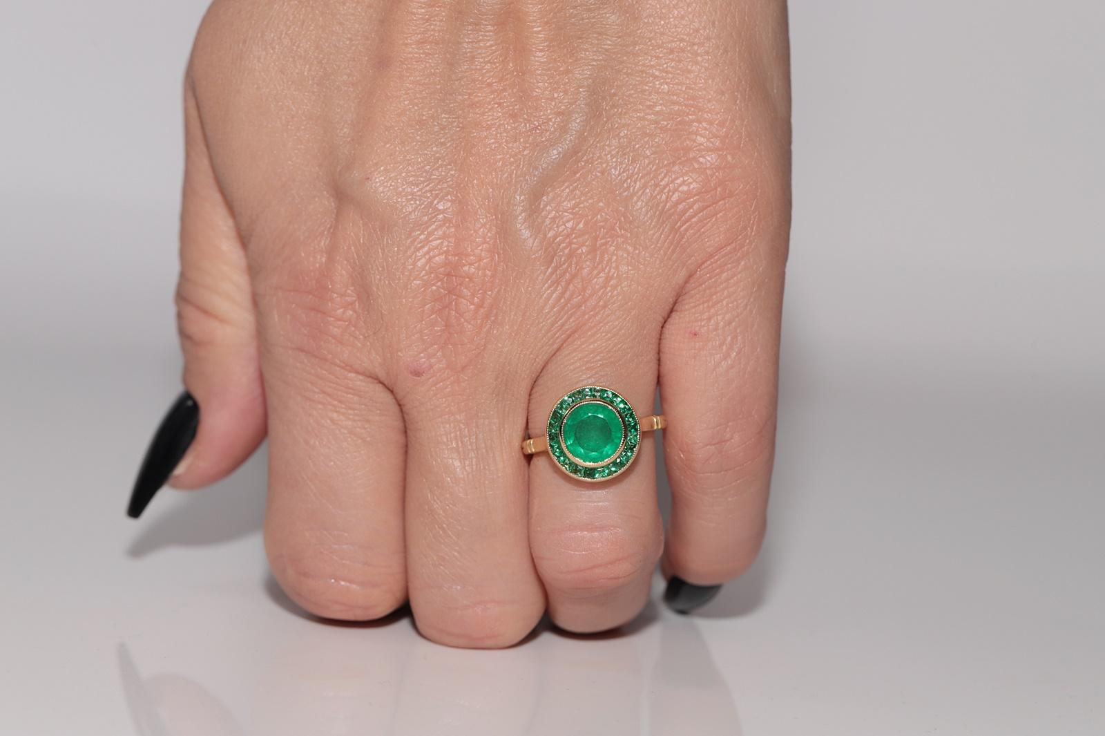 Neu Hergestellter 18k Gold Natürlicher Smaragd Dekorierter Solitär Ehering mit Smaragdverzierung im Angebot 10