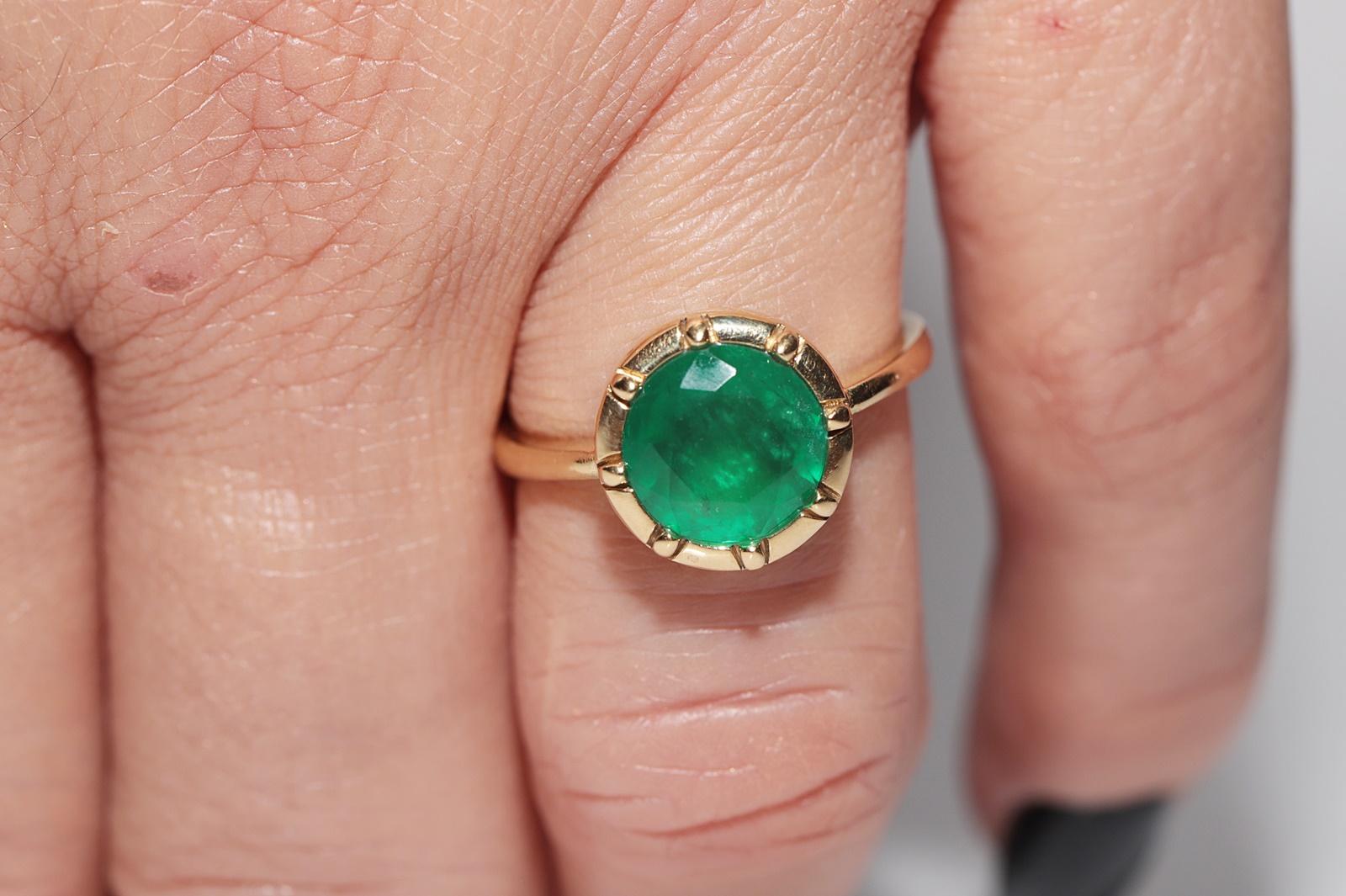 Neu Hergestellter 18k Gold Natürlicher Smaragd Dekorierter Solitär Ehering mit Smaragdverzierung im Angebot 11